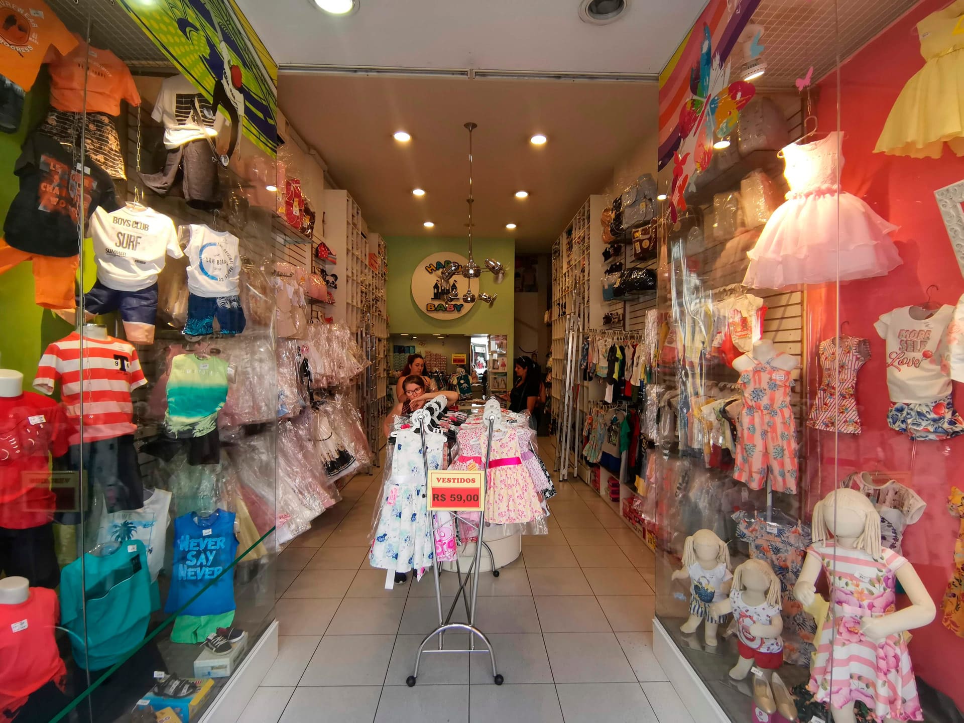 Loja roupas e acessórios bebê e infantil Be Kids antes do projeto de reforma