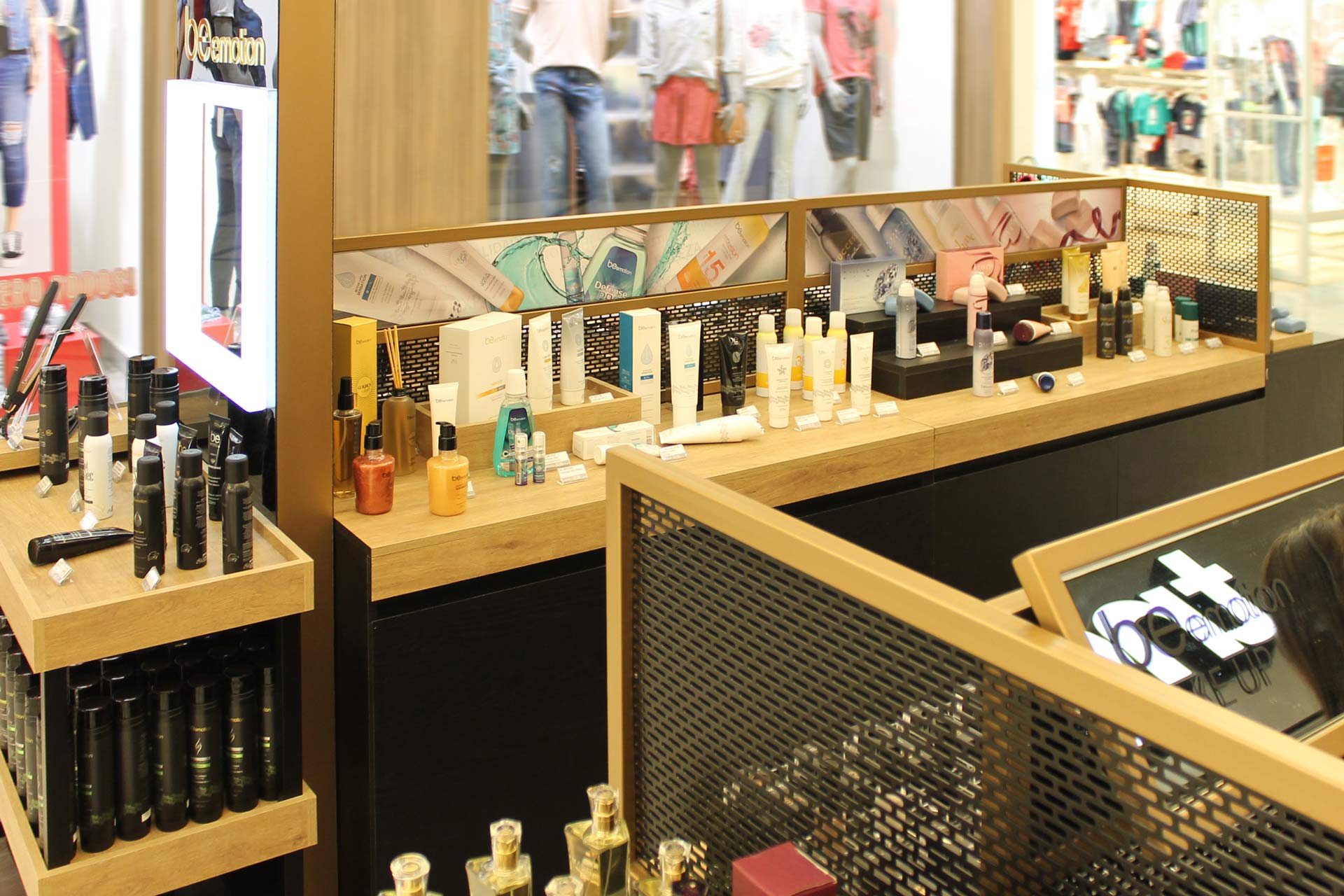 Projeto de loja, quiosque, de produtos de beleza, cabelo e maquiagem, Be Emotion, Polishop. 