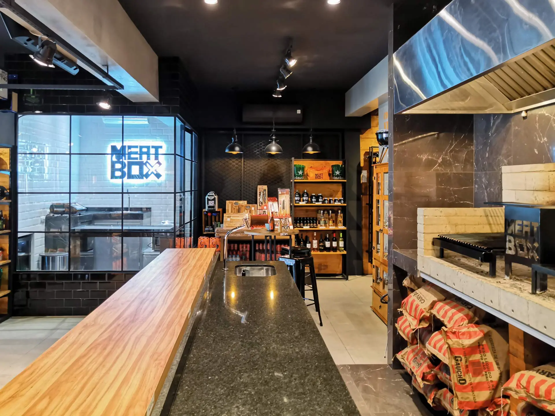 Arquitetura de interior de loja, casa de carnes, bebidas e conveniência, Meatbox.