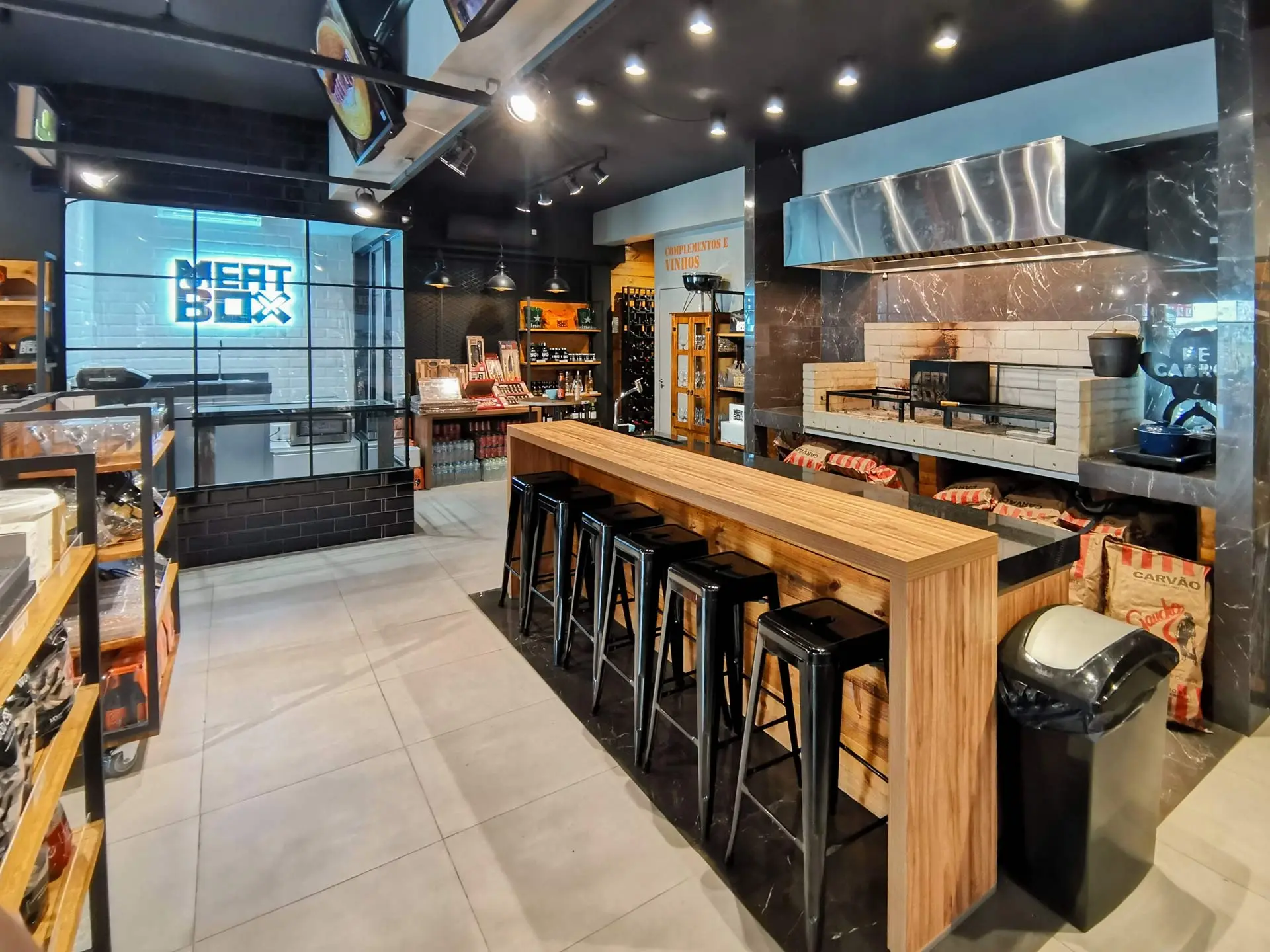Arquitetura de interior de loja, casa de carnes, bebidas e conveniência, Meatbox.