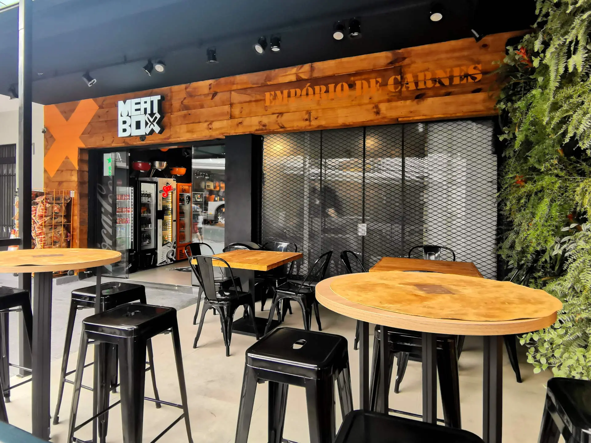 Fachada, arquitetura de loja, casa de carnes, bebidas e conveniência, Meatbox.